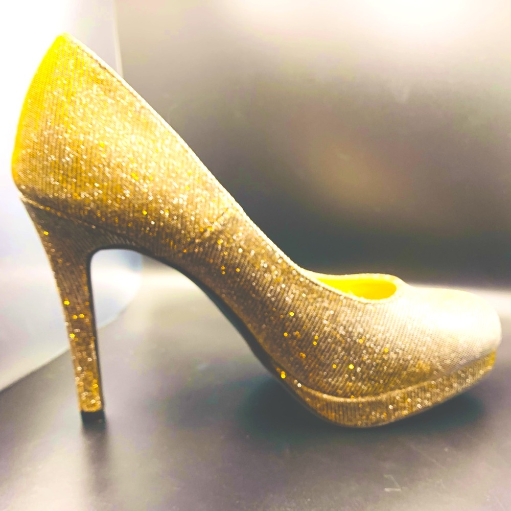 Fioni Night Gold Glitter Closed Toe Pumps, Size 71/2W